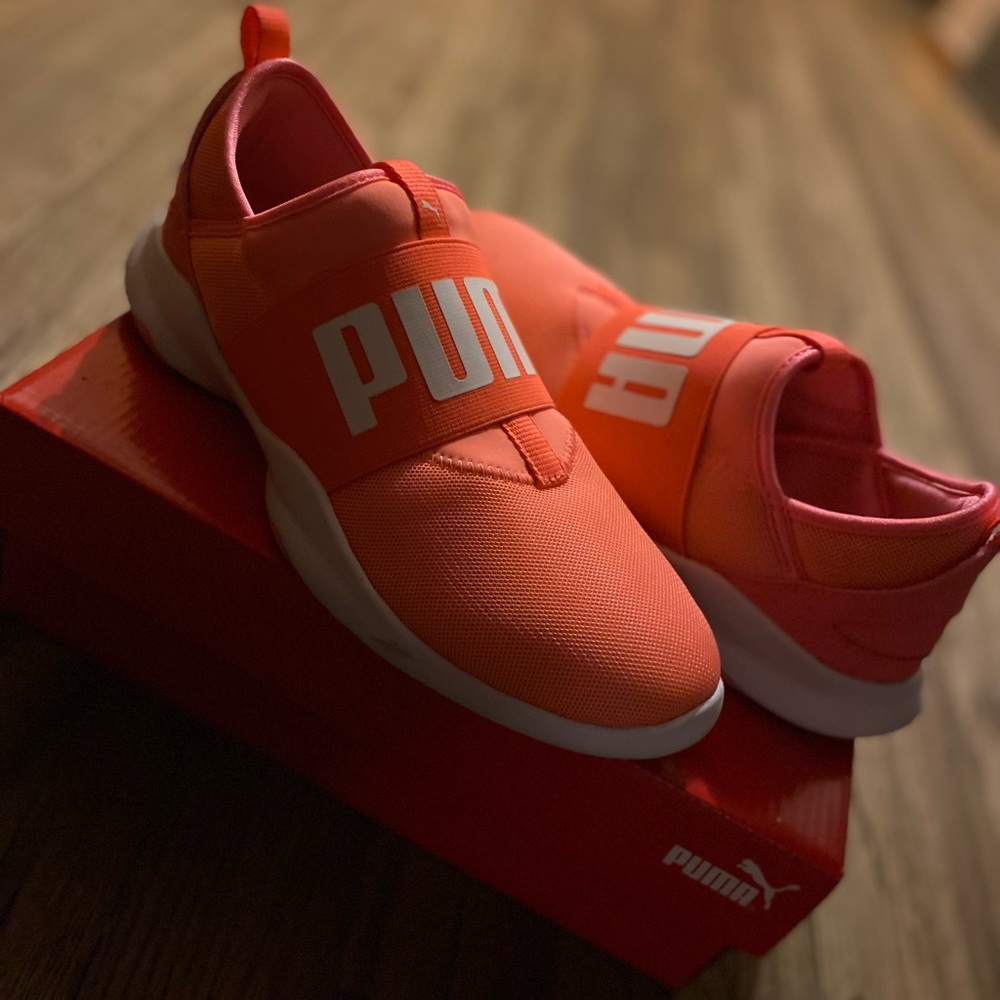Puma tennis shoes size 9